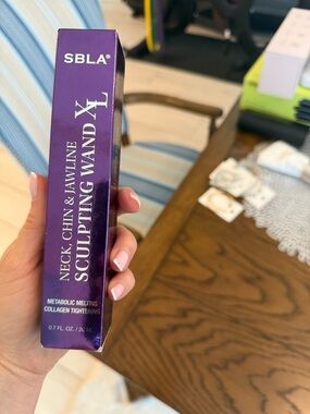 Purple Sculpting Wand X1 – Neck & Jawline Serum